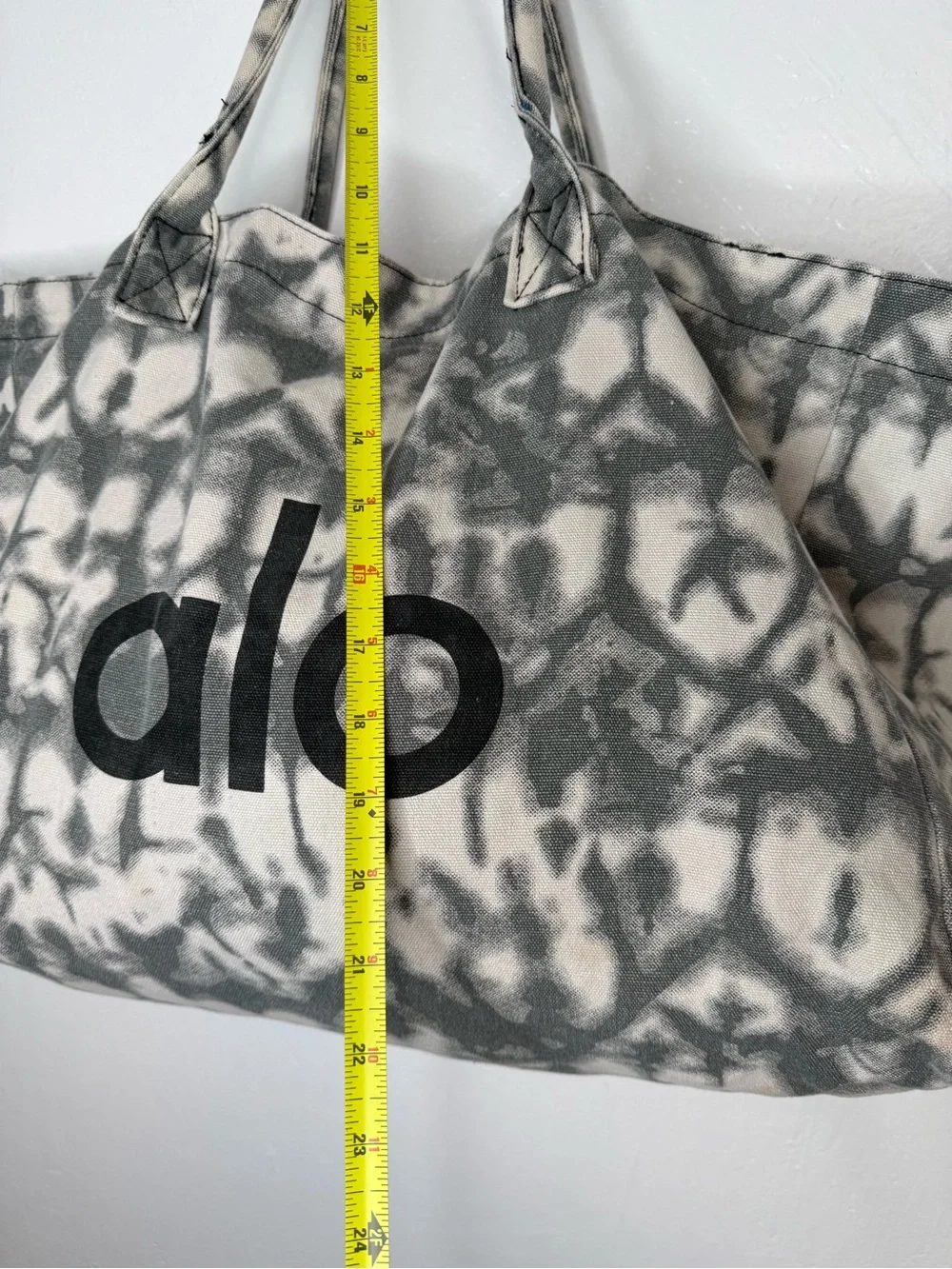 ALO Yoga Gray Tie-Dye Canvas Tote - Picture 5 of 13